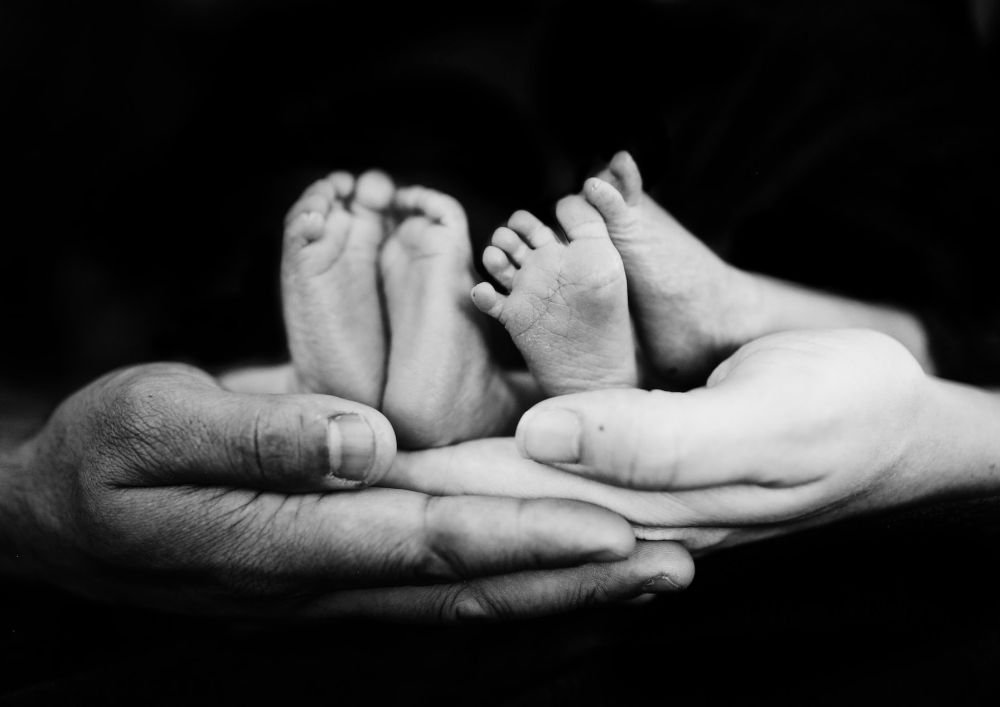 Девушка родила близнецов от двух разных отцов