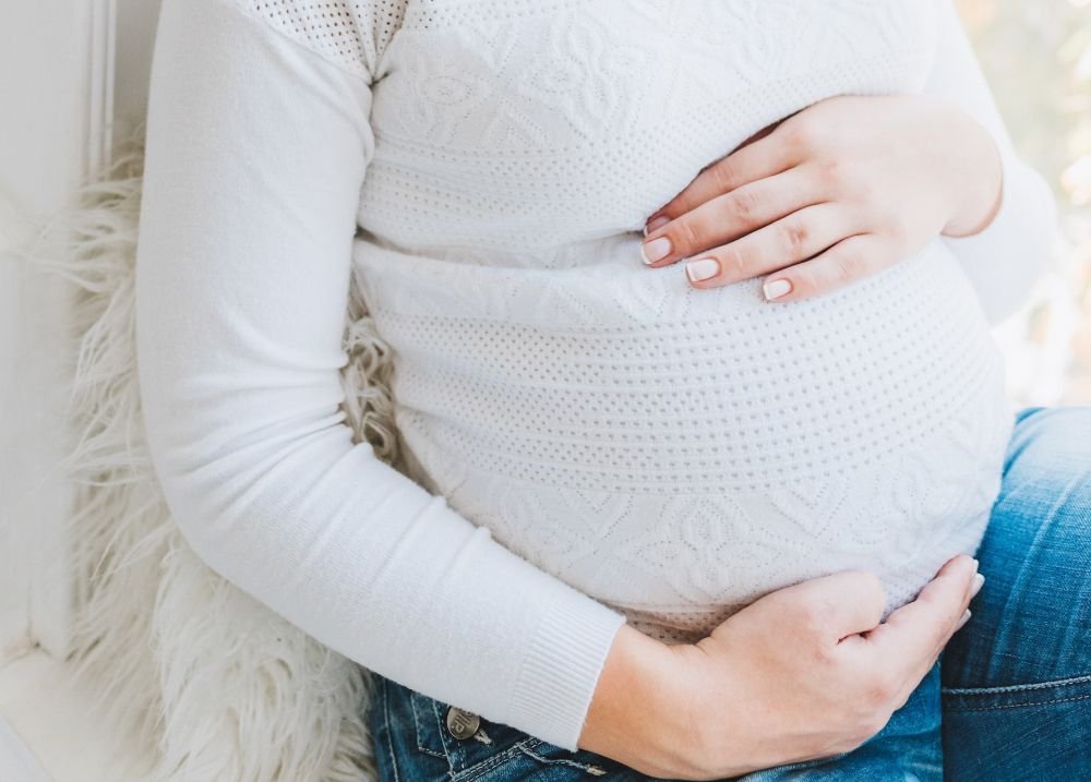 Из-за отказа больницы женщина родила дома на диване